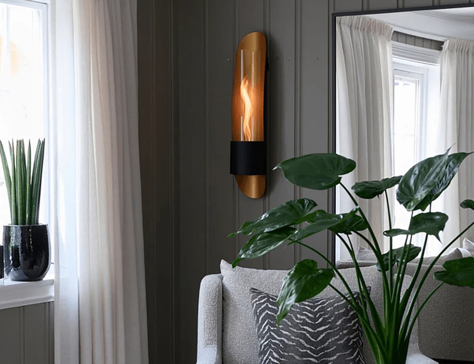 Εικόνα Επιτοίχια Εστία Φωτιάς Cycloflame Wall Tenderflame με διάρκεια καύσης 3 - 4 ώρες, χωρητικότητα δεξαμενής 800ml και διαστάσεις 16.6x81x17.5cm - Gold